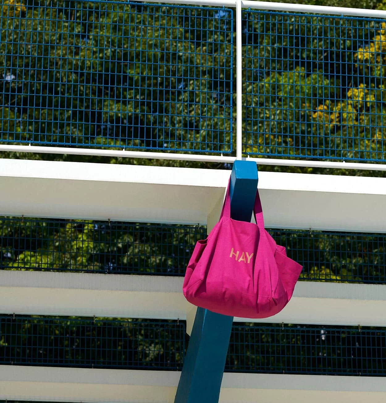 HAY Weekend Bag in Fuchsia