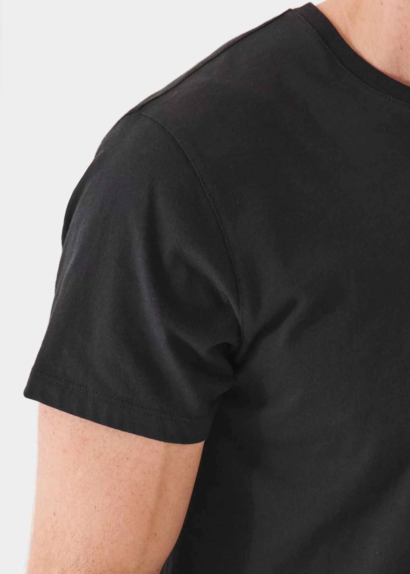 LIGHTWEIGHT PIMA COTTON POCKET T-SHIRT