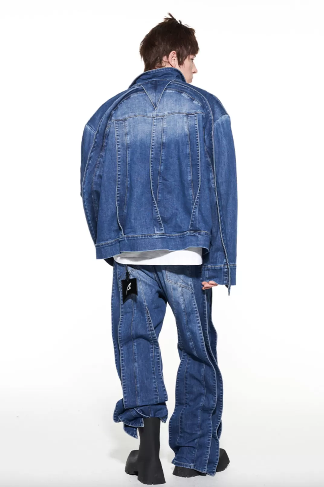 MULTI-LAYERED PANELS DENIM JACKET - BLUE