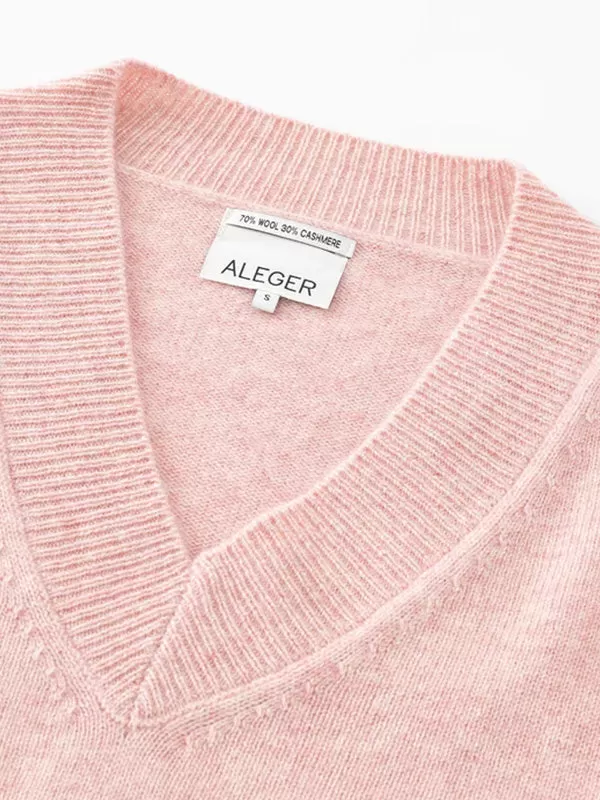 N.84 Cashmere Oversized V-neck in Rose