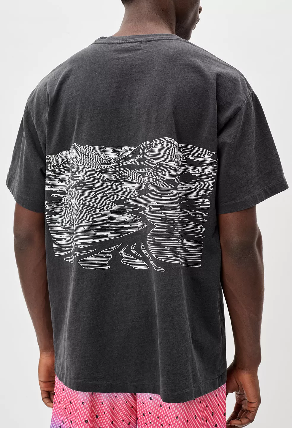 Share The Trail University Tee / Washed Black