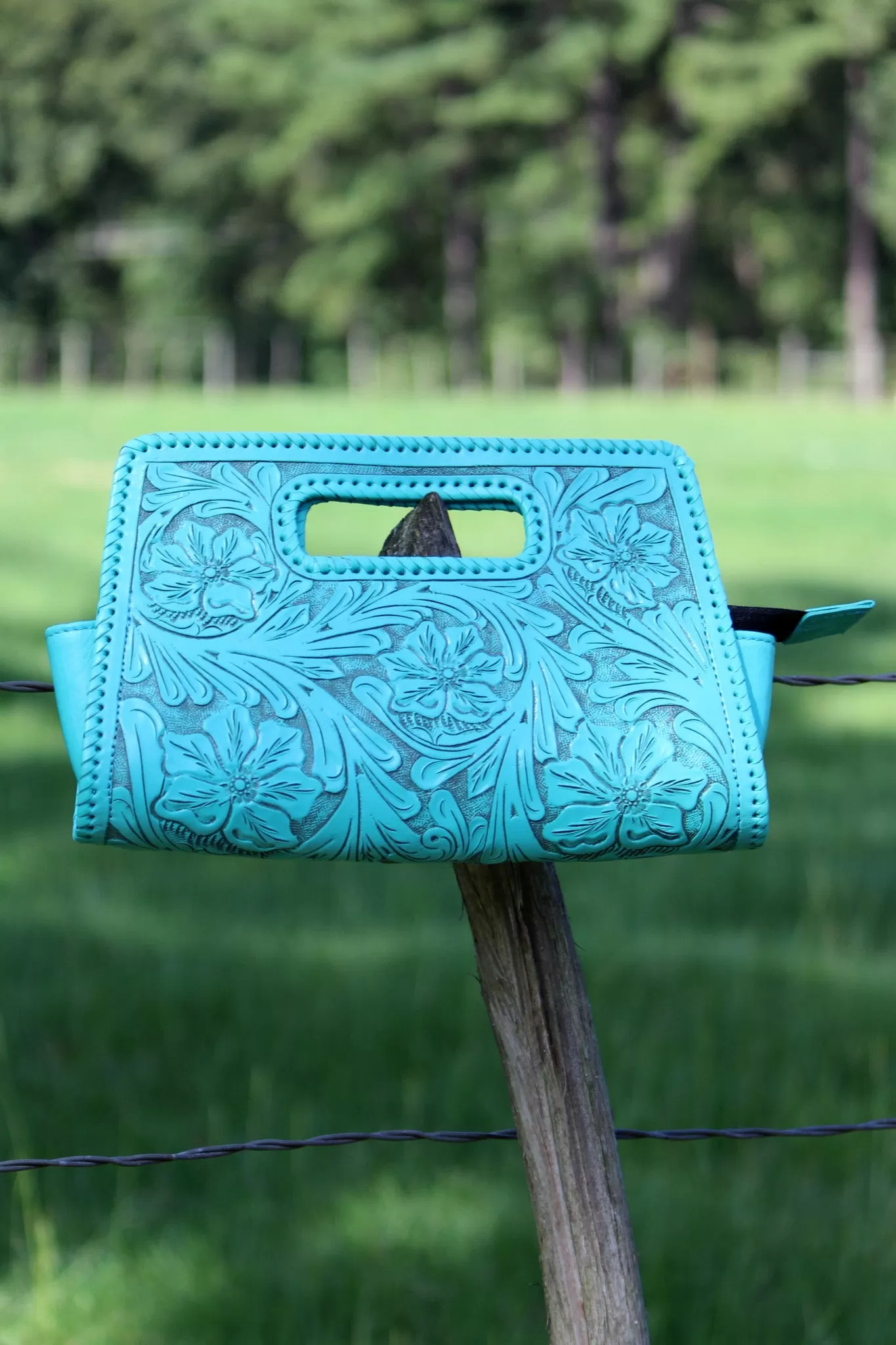 Sobre Chico Clutch in Turquoise