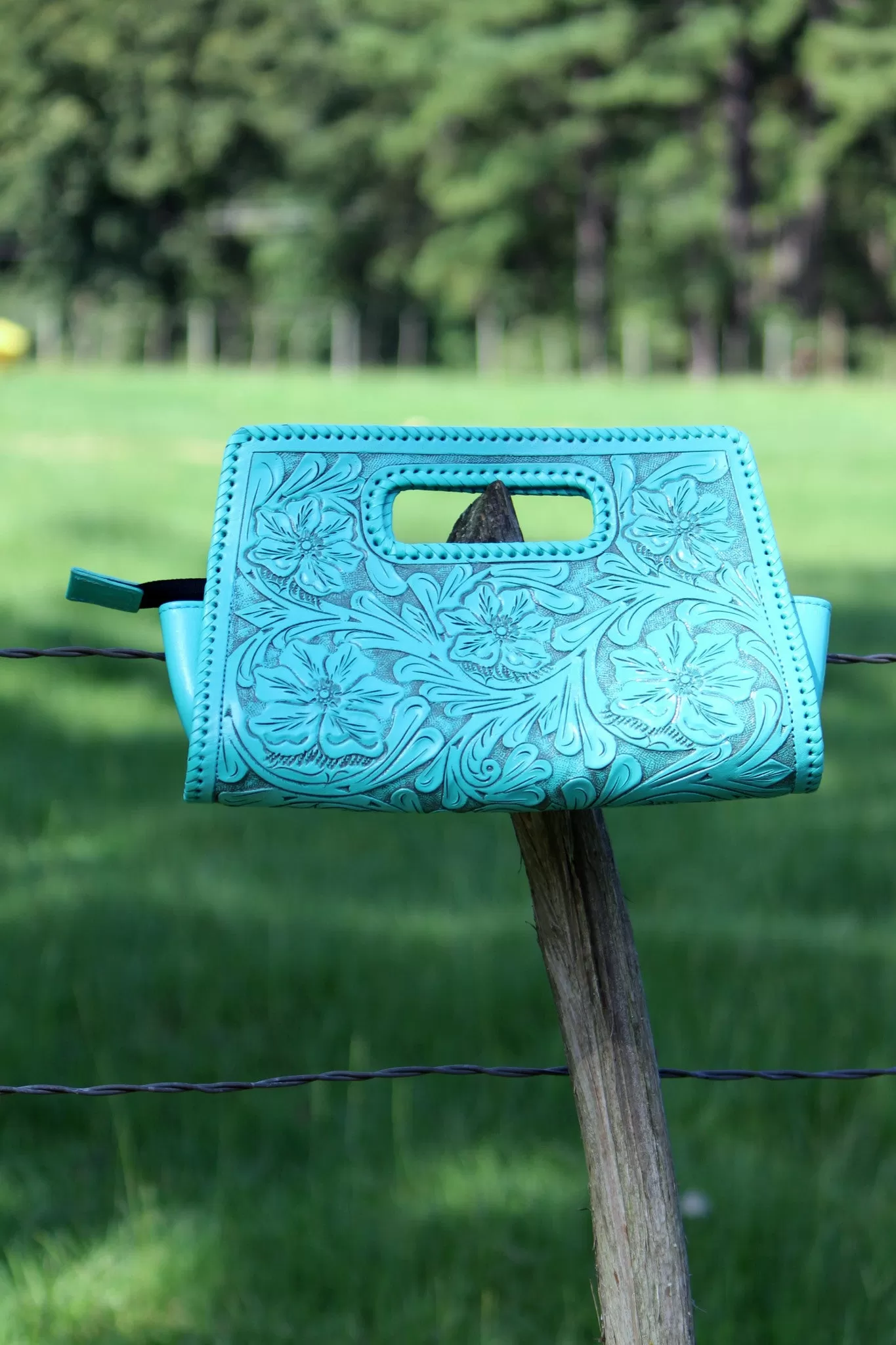 Sobre Chico Clutch in Turquoise